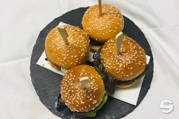 Mini-Burger - Davinda Montreux