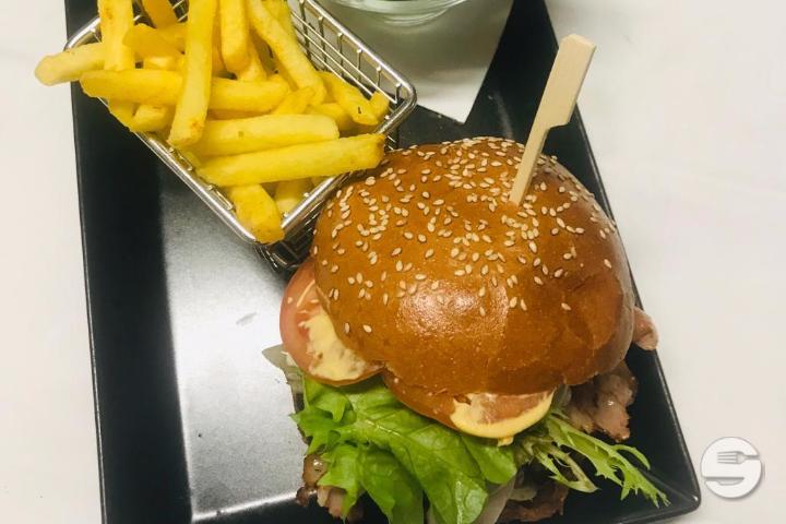 Cheese Burger with Blue Cheese 180 gr - Davinda Montreux