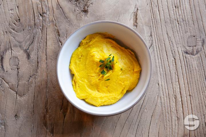 Kurkuma Hummus - Yalda Cuisine Orientale