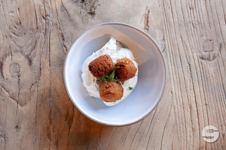 Falafel mit Labneh - Yalda Cuisine Orientale