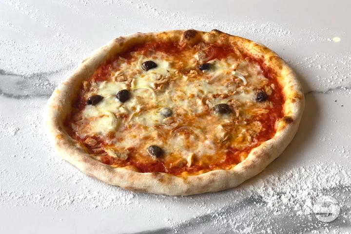 Pizza Tonno - Theo Randall's