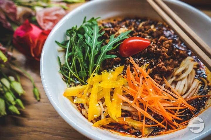 Dan Dan Mian (leicht scharf) - Lucky Noodle