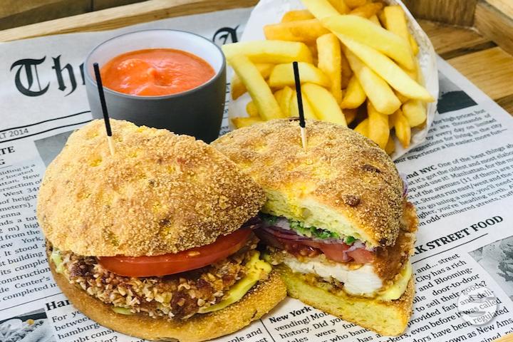 Crispy chicken burger - Boléro Bistro