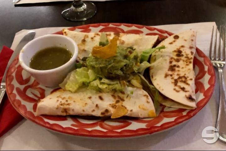 Quesadilla de Cochinita - Le Chat Rouge