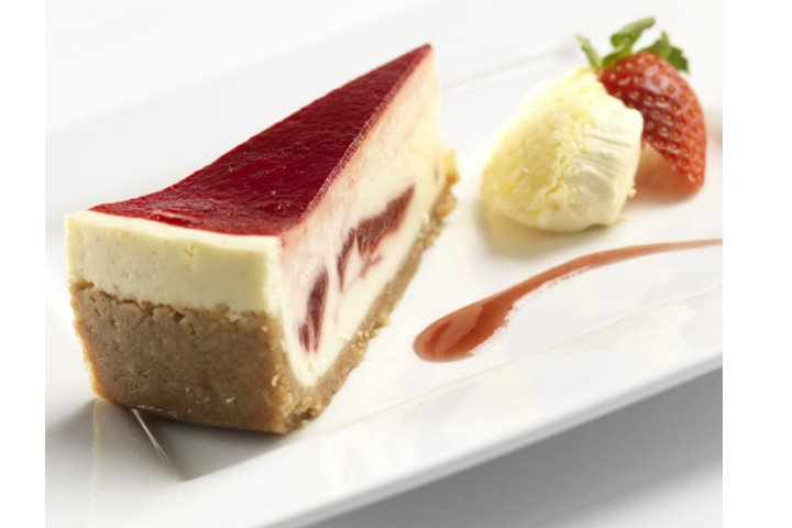 Cheesecake strawberry coulis - Le Chat Rouge