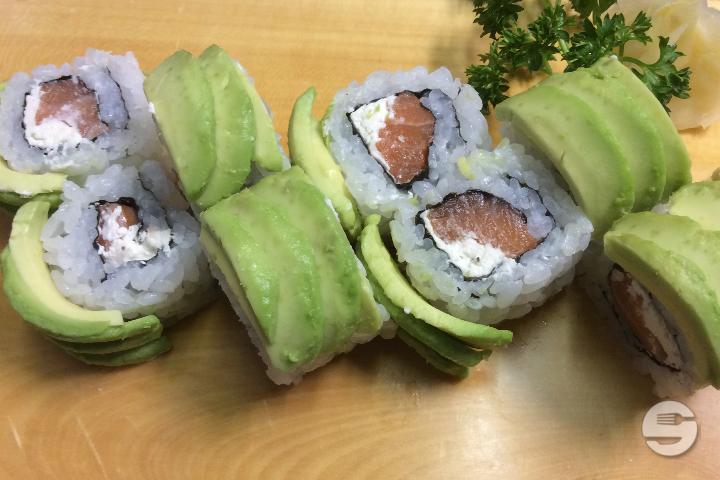 Uramaki Saumon, Fromage & Avocat - Chez Lin