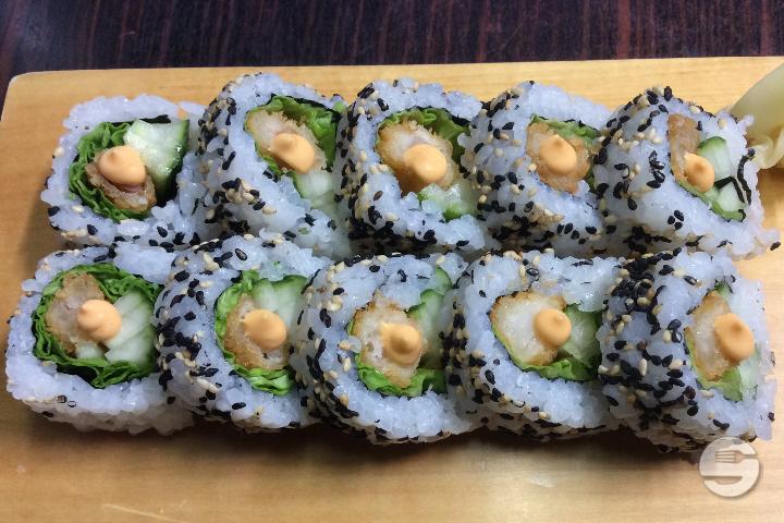 Uramaki Crevettes Panées & Salade - Chez Lin