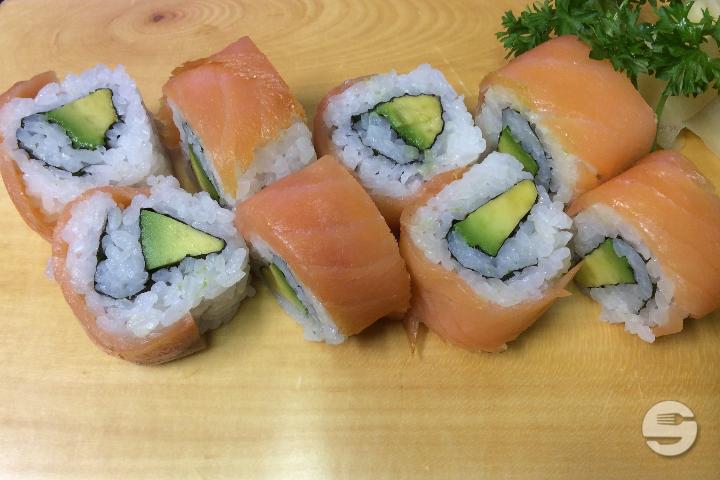 Uramaki Saumon Fumé & Avocat - Chez Lin