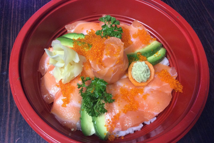 Chirashi Saumon Avocat - Chez Lin