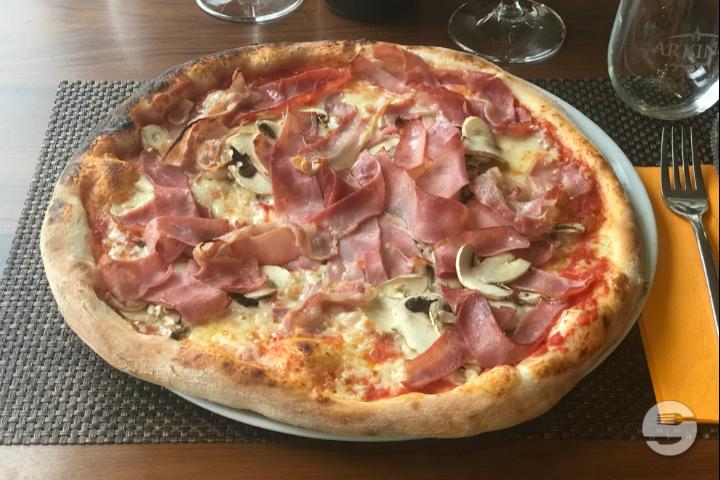 Prociutto e Funghi - Pizzeria De Pérolles