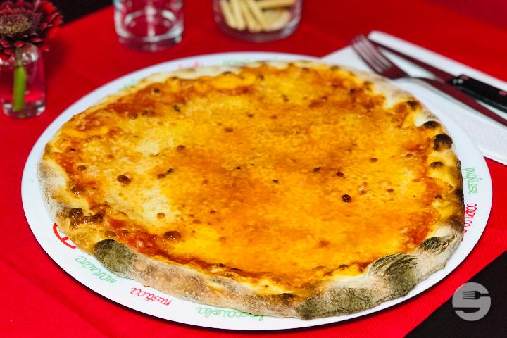 Pizza Margherita - Pizzeria Da Gennaro