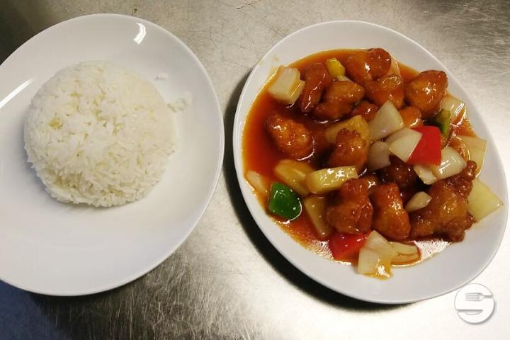 Süss-Sauer mit Reis und Beilage nach Wahl - Taste of Asia