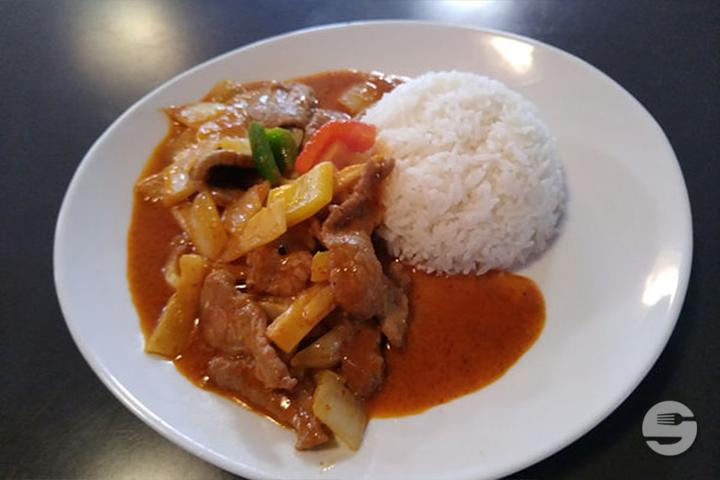 Gelbes Thai Curry mit Reis und Beilage nach Wahl - Taste of Asia