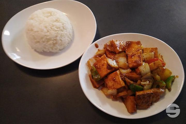 Satay Scharf mit Reis und Beilage nach Wahl - Taste of Asia