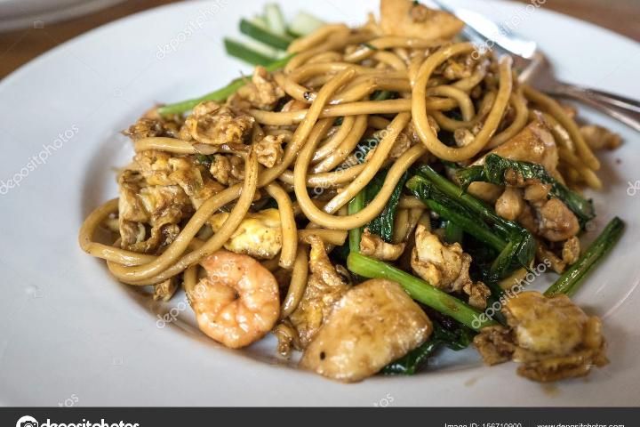 Gebratene Japanische Udon Nudeln mit Beilage nach Wahl - Taste of Asia