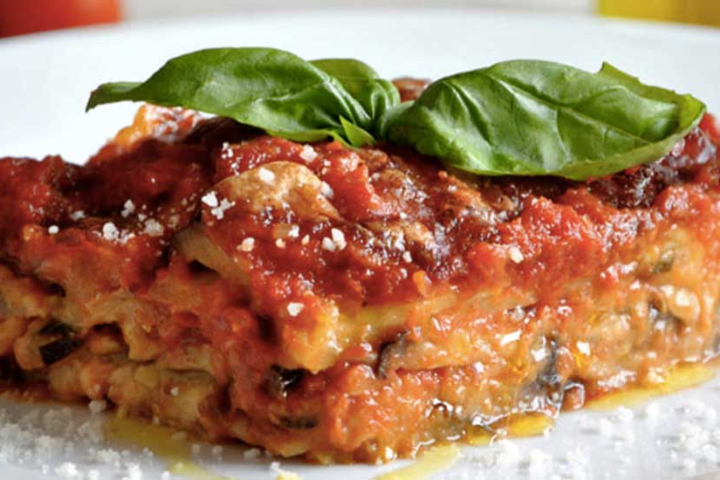 Parmigiana di Melanzane - gâteau aux aubergines, mozzarella, sauce tomate et parmesan - L'Isola Italian Street Food