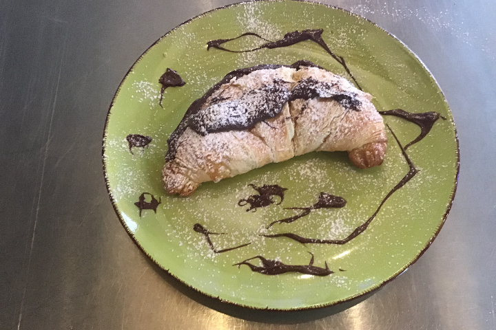 Croissant au nutella - L'Isola Italian Street Food
