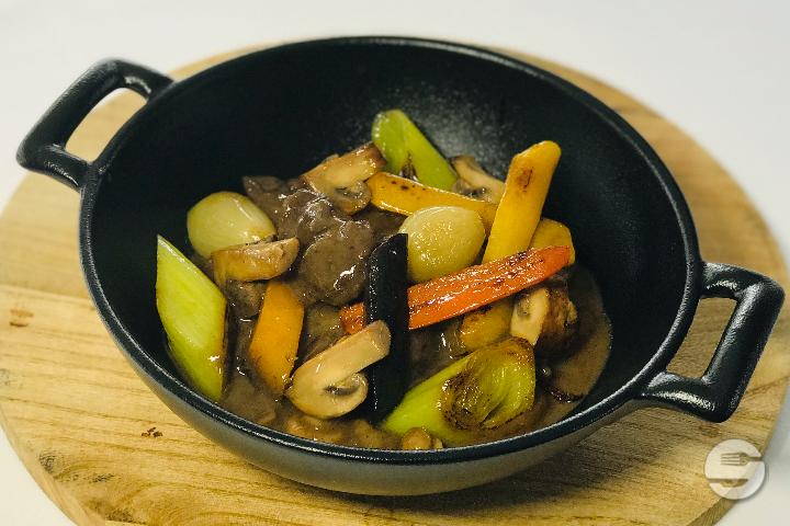 Beef bourguignon grandmother filling - La Chaumière