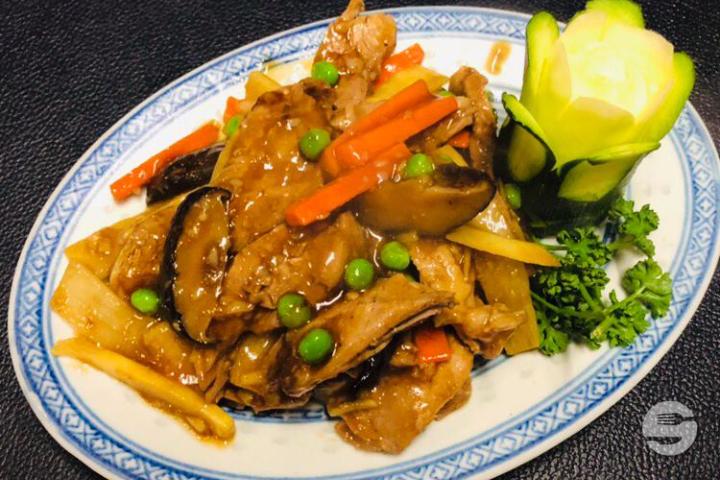 Canard aux Pousses de Bambou et Champignons Parfumés - Dun-Huang