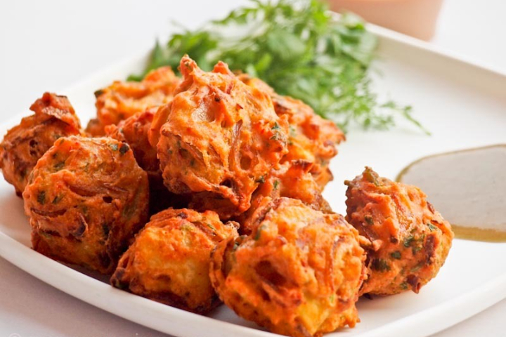 ONION AND POTATO FRITTERS - Tamarind Hill Zurich