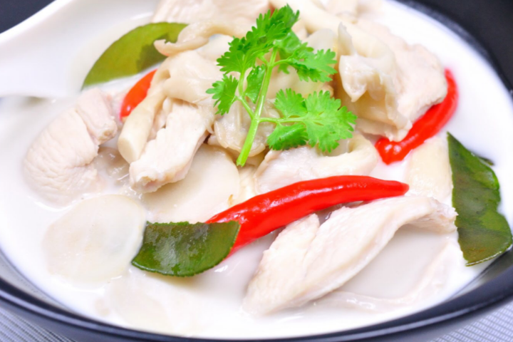 Soupe de poulet au galanga au lait de coco - A NAM