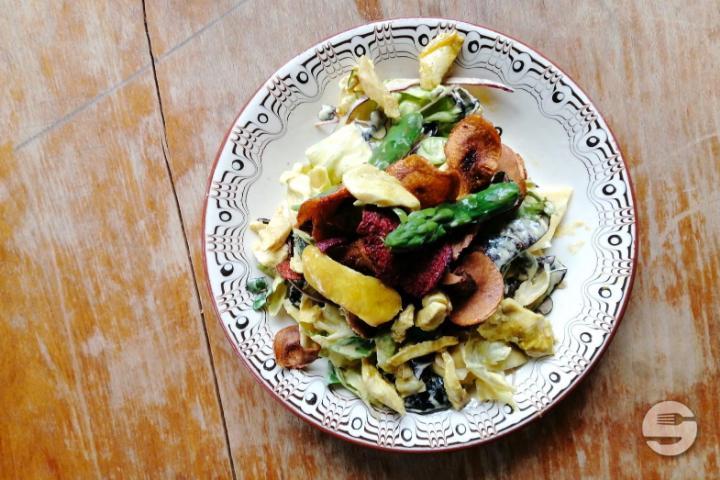 Frühlingsblattsalat mit Poulet streifen und Spargeln - OK Brothers