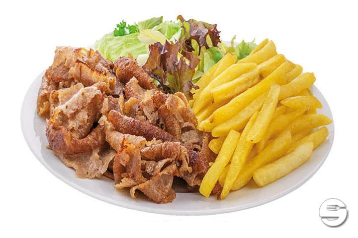 Kebab plate with chips and salad - Piccante