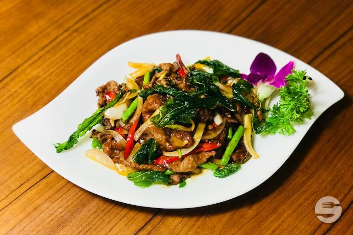 29. Nuah Pad Kaprao - Thaï Phuket