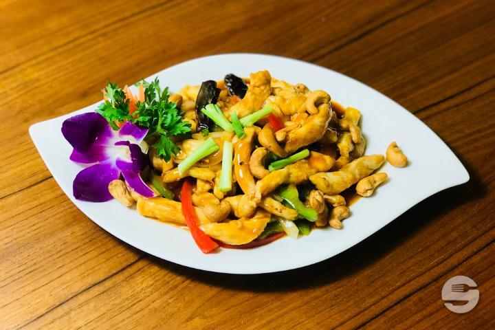 37. Kai Pad Med Mamuang - Thaï Phuket