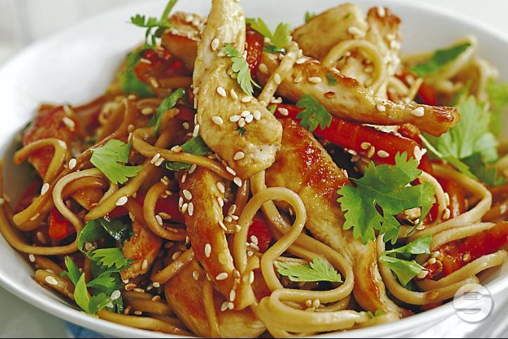 Nouilles Sautées au Poulet - Dong Fang