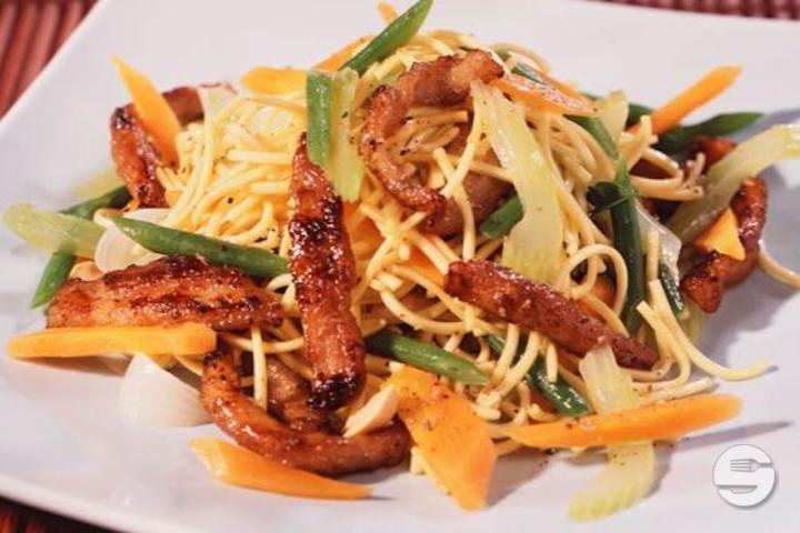 Nouilles Sautées au Canard - Dong Fang