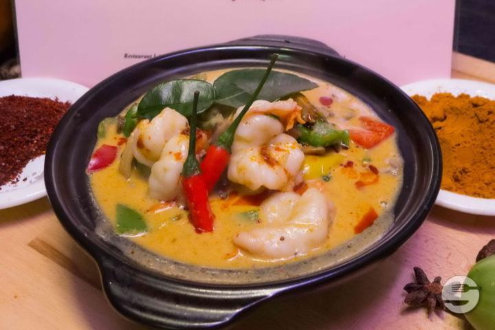 44. Crevettes au Curry Rouge - La Jonque