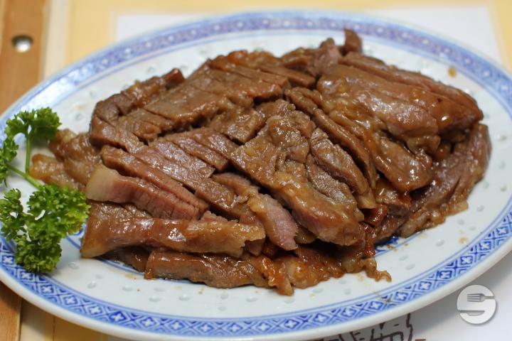 46. Porc Laqué Style Cantonais - La Jonque