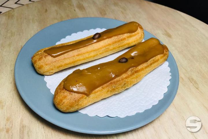 Chocolate and Coffee Eclair - La fée du clos