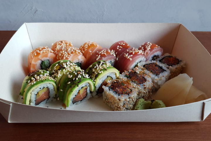 Sushi 16 Stück - NAMA take me out