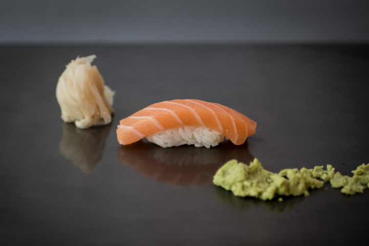 Lachs Nigiri - NAMA take me out