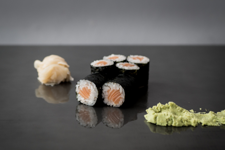 Lachs Hosomaki - NAMA take me out