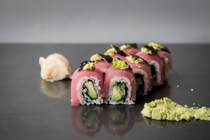 Thunfisch inside out maki - NAMA take me out