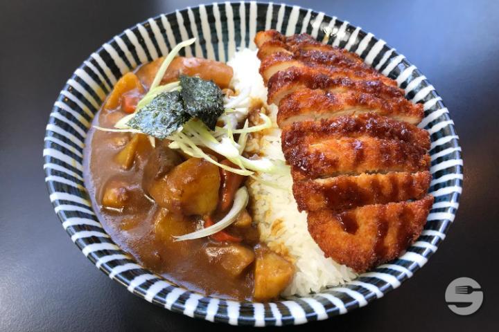 Beef Curry with Breaded Chicken - Kung Fu