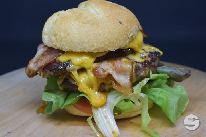 Bel-Ami burger - Café Bel-Ami
