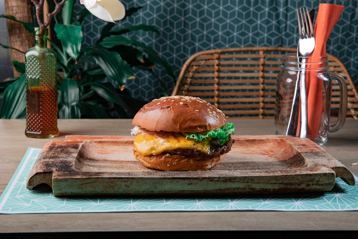 Cheeseburger - Mangez-Moi
