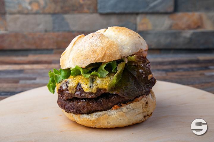 Cheeseburger - Mangez-Moi