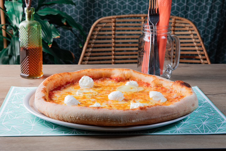 Pizza 4 Cheeses - Mangez-Moi