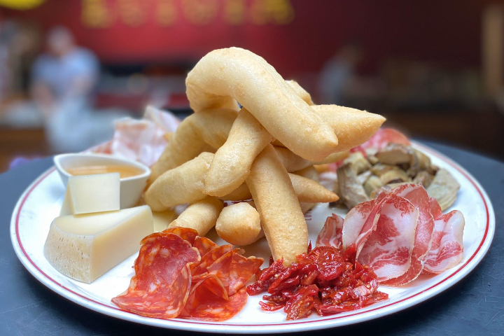 Chiacchiere con salumi - Luigia
