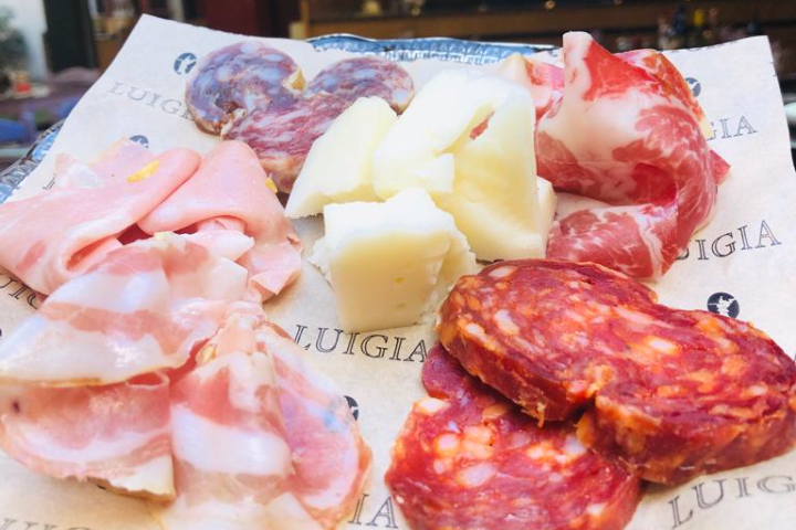 Piatto di salumi con provolone del monaco - Luigia