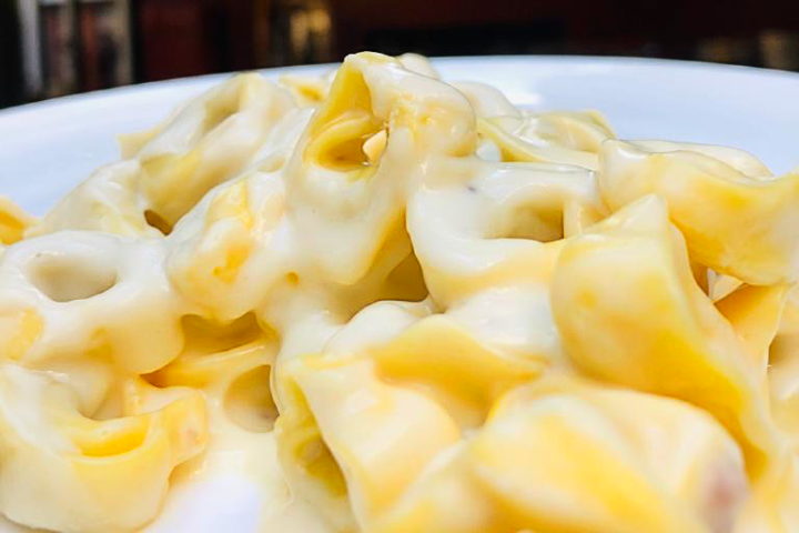 Tortellini modenesi con salsa al Parmigiano - Luigia