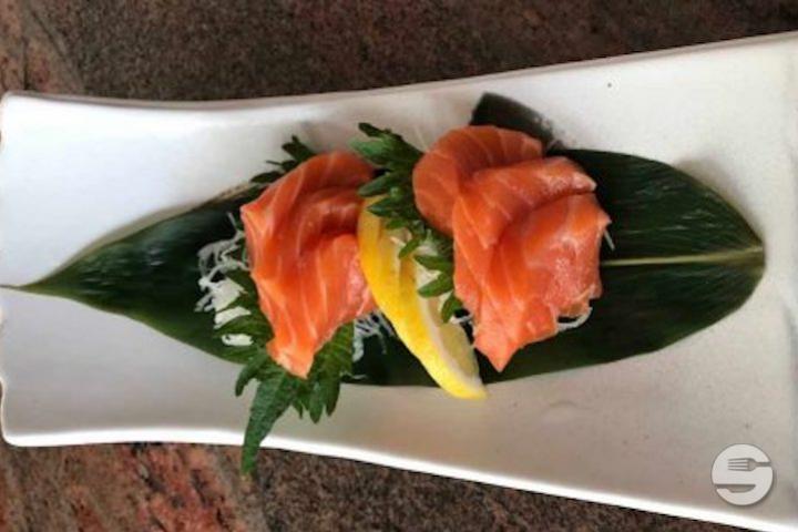 01. Salmon Sashimi - Restaurant Japonais Ajinokura