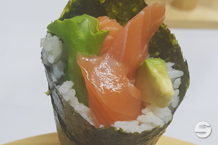 40. Salmon Temaki - Restaurant Japonais Ajinokura