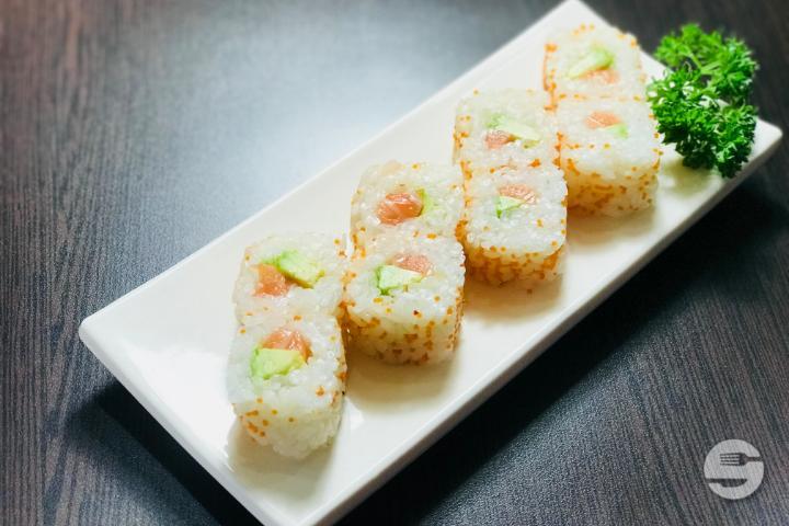 230. Uramaki Saumon Frais - Sushi Métropole