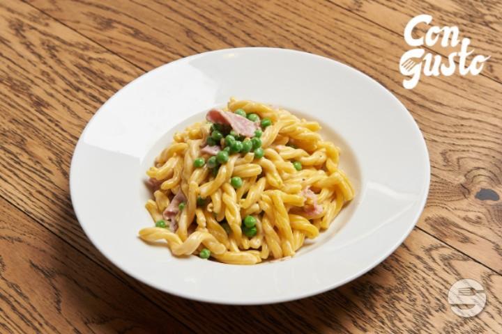Strozzapretti Panna, Piselli e Prosciutto - Con Gusto